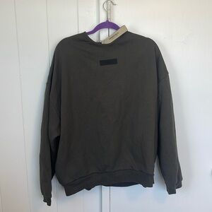 Essentials FOG Size L crewneck BRAND NEW